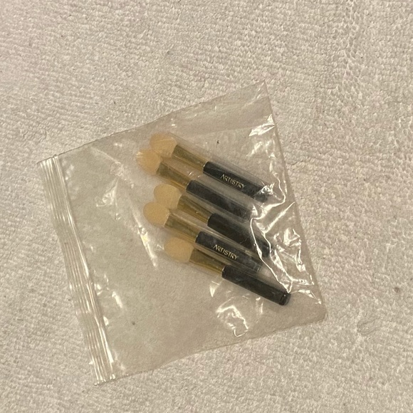 New Artistry Brand Make Up brushes - Picture 9 of 15